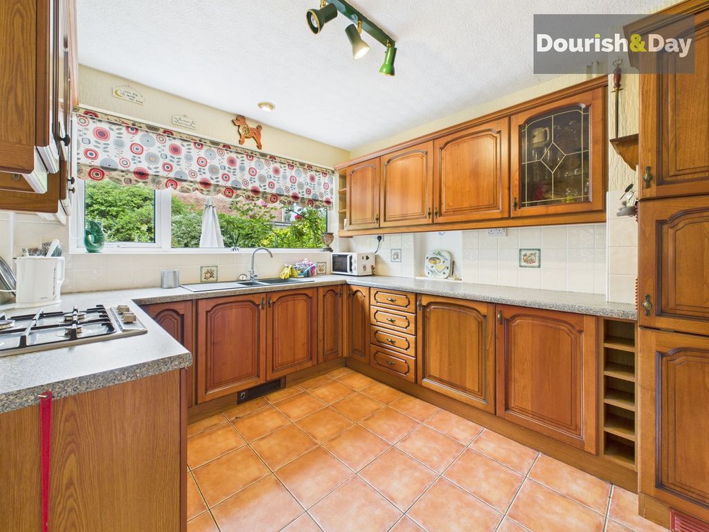 Property photo 3 of 14 Kitchen