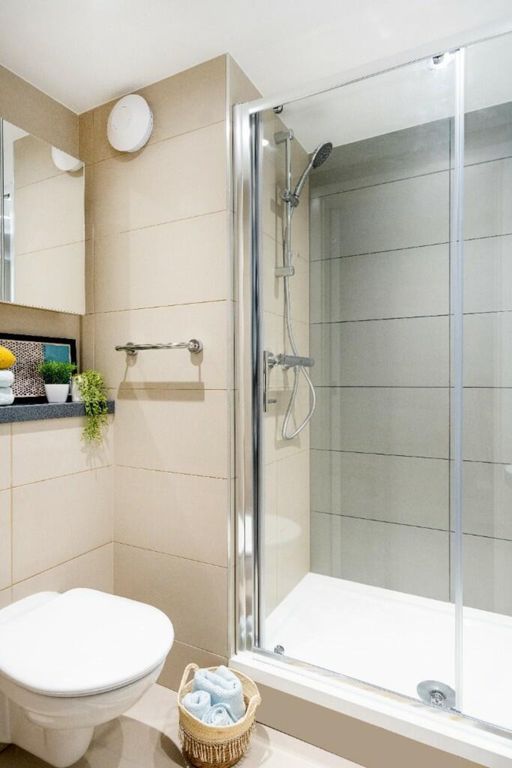 Property photo 3 of 10 Bathroom