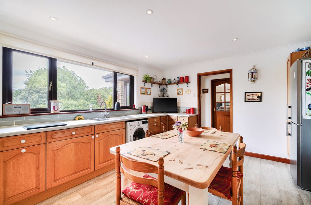 Property photo 2 of 15 2 - 1327308-8-687646E...