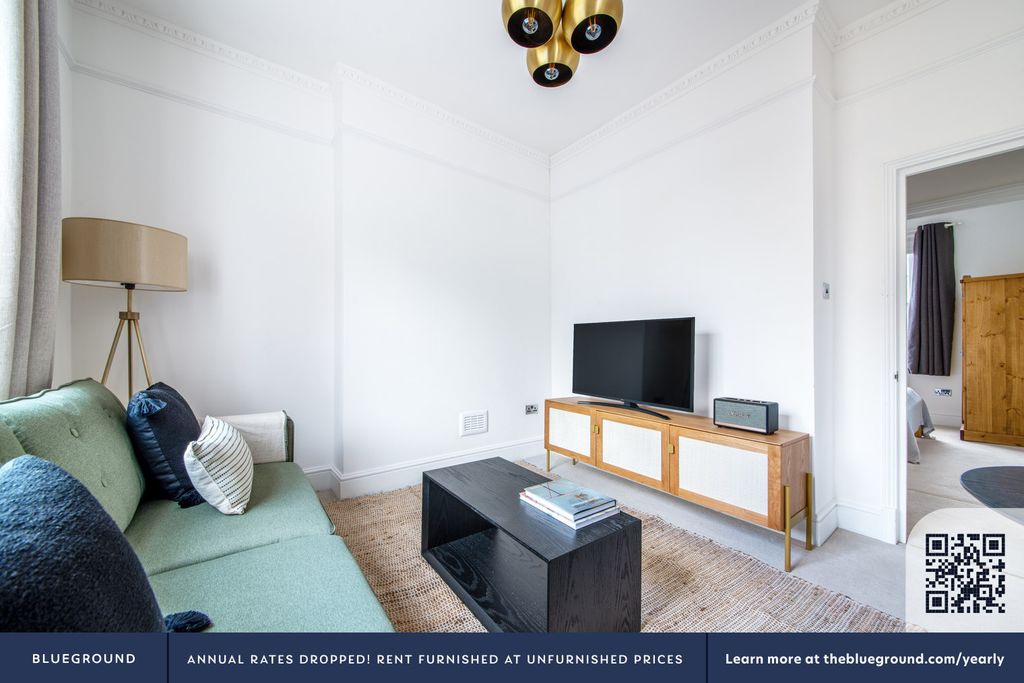 Property photo 3 of 25 Living Room