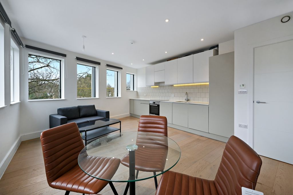 Property photo 2 of 9