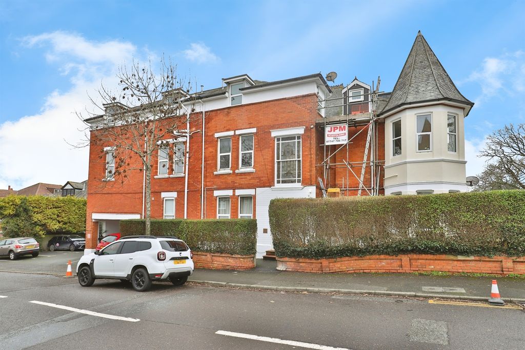 Property photo 1 of 20