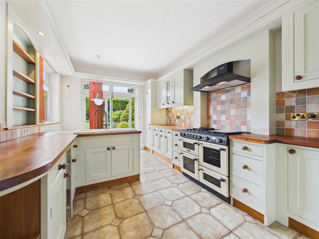 Property photo 2 of 24 Kitchen