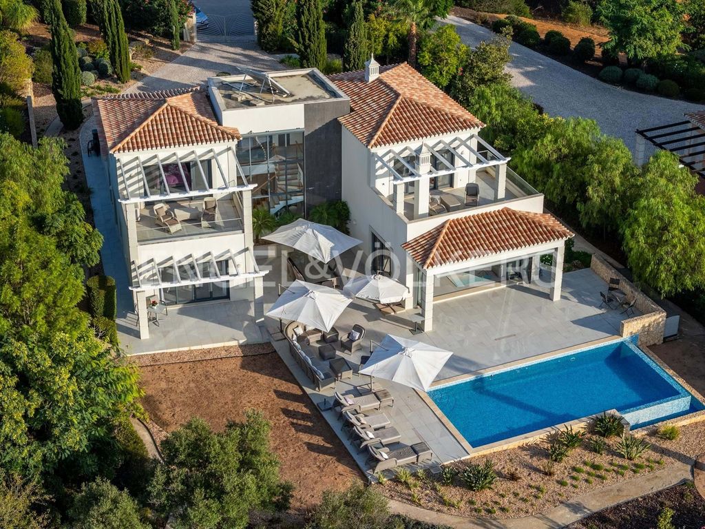 Property photo 2 of 42