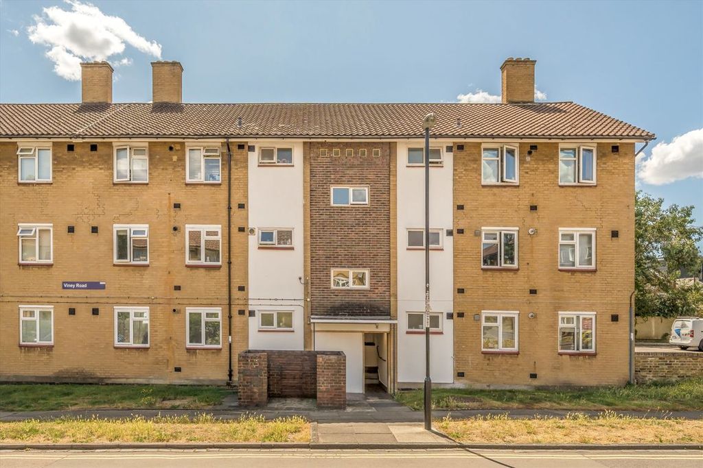 Property photo 1 of 8