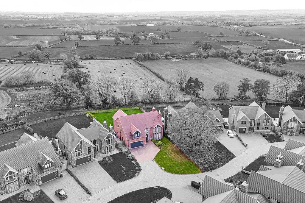 Property photo 2 of 36