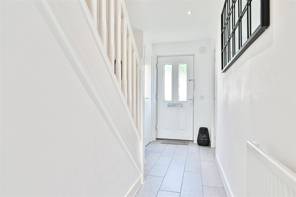 Property photo 3 of 24