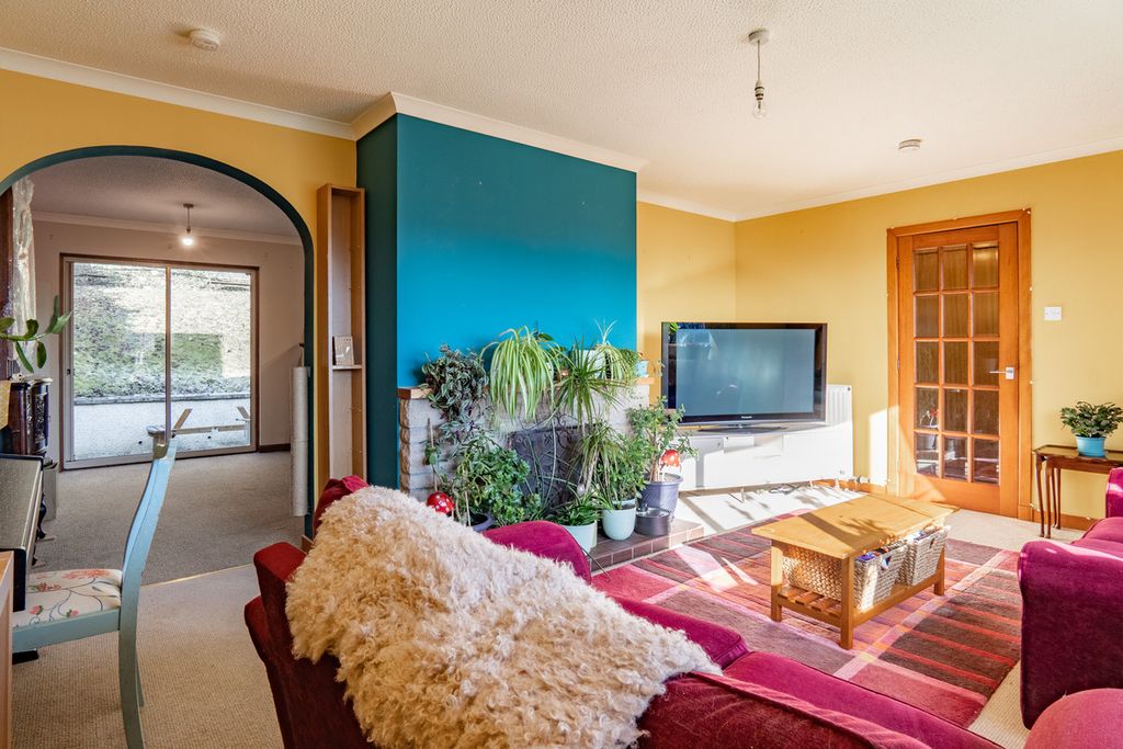 Property photo 3 of 32