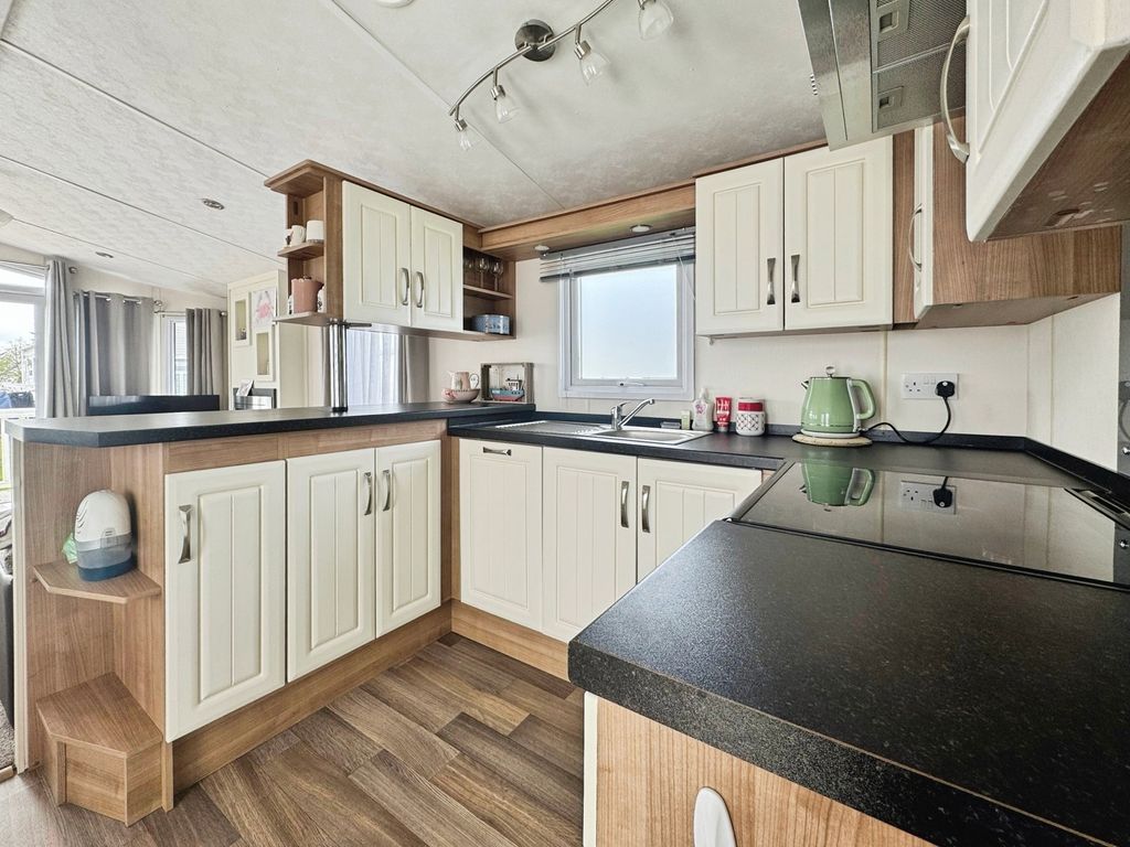 Property photo 2 of 20 Pbox-Img.Jpg