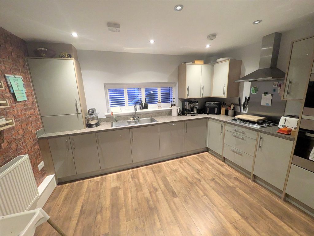 Property photo 2 of 8 Kitchen