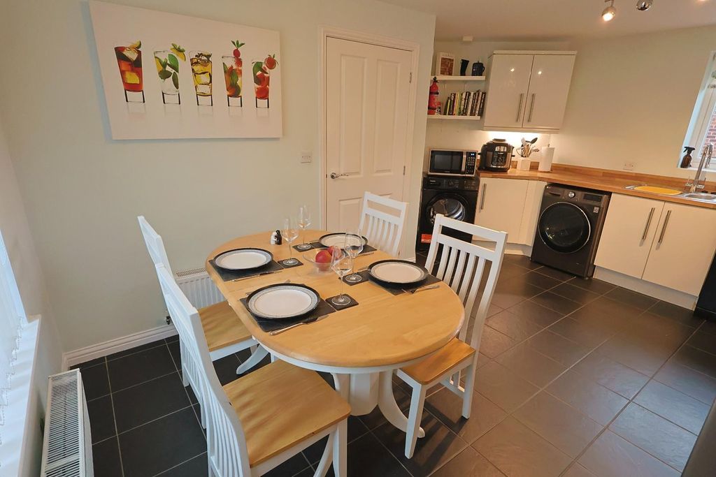 Property photo 3 of 19 Kitchen / Diner