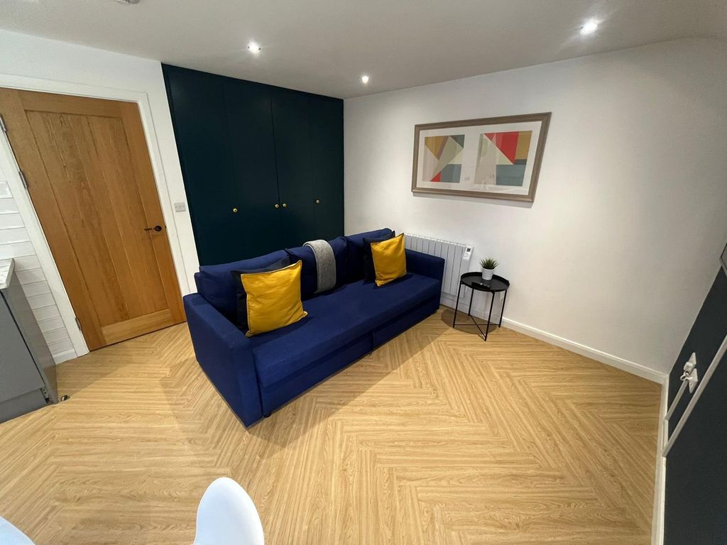 Property photo 2 of 6 x (5)