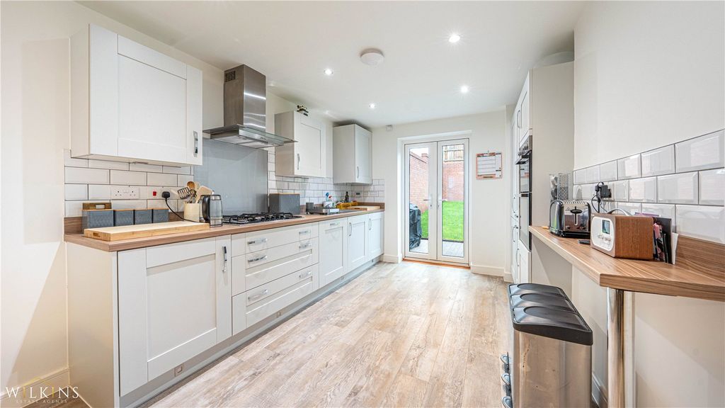 Property photo 2 of 36 Picture No. 12