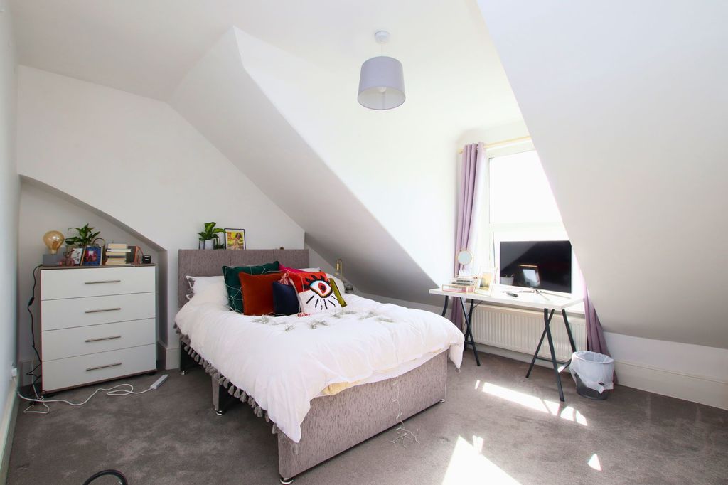 Property photo 1 of 11 Bedroom