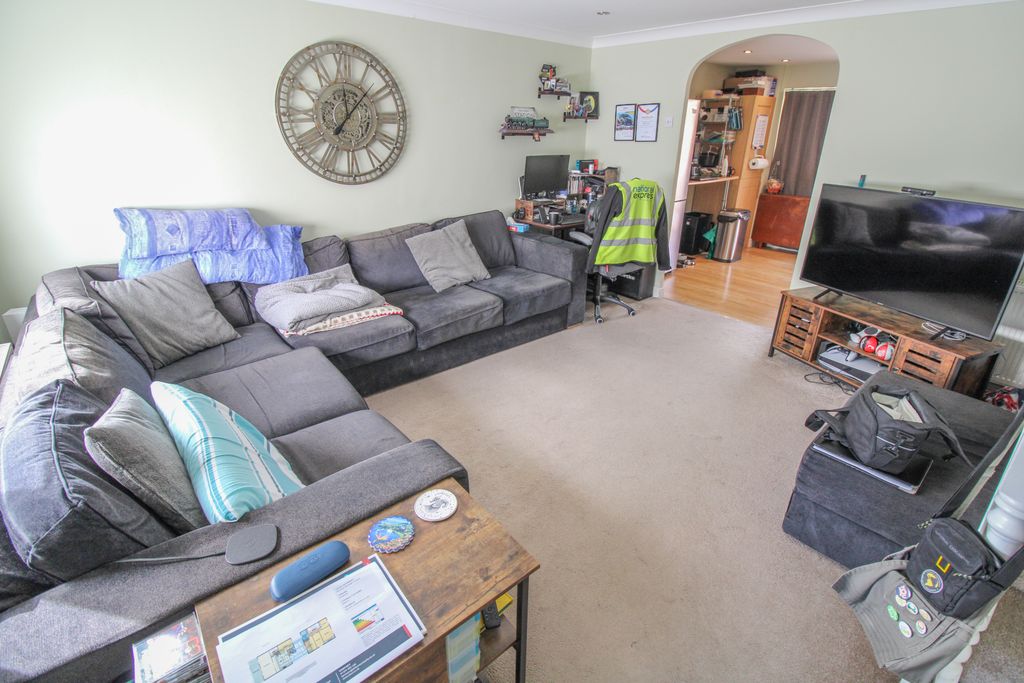 Property photo 2 of 13