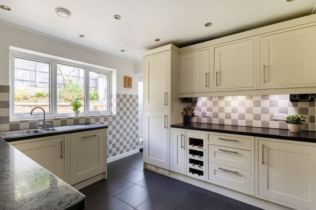 Property photo 2 of 12 Kitchen