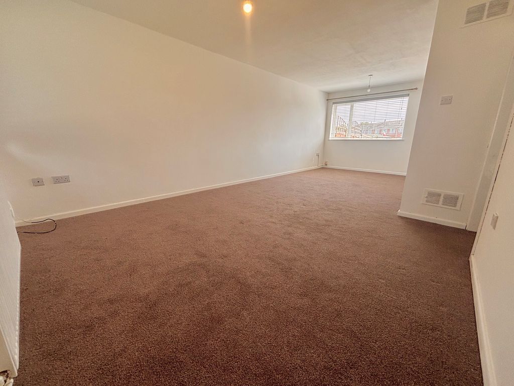 Property photo 3 of 15 Living Room