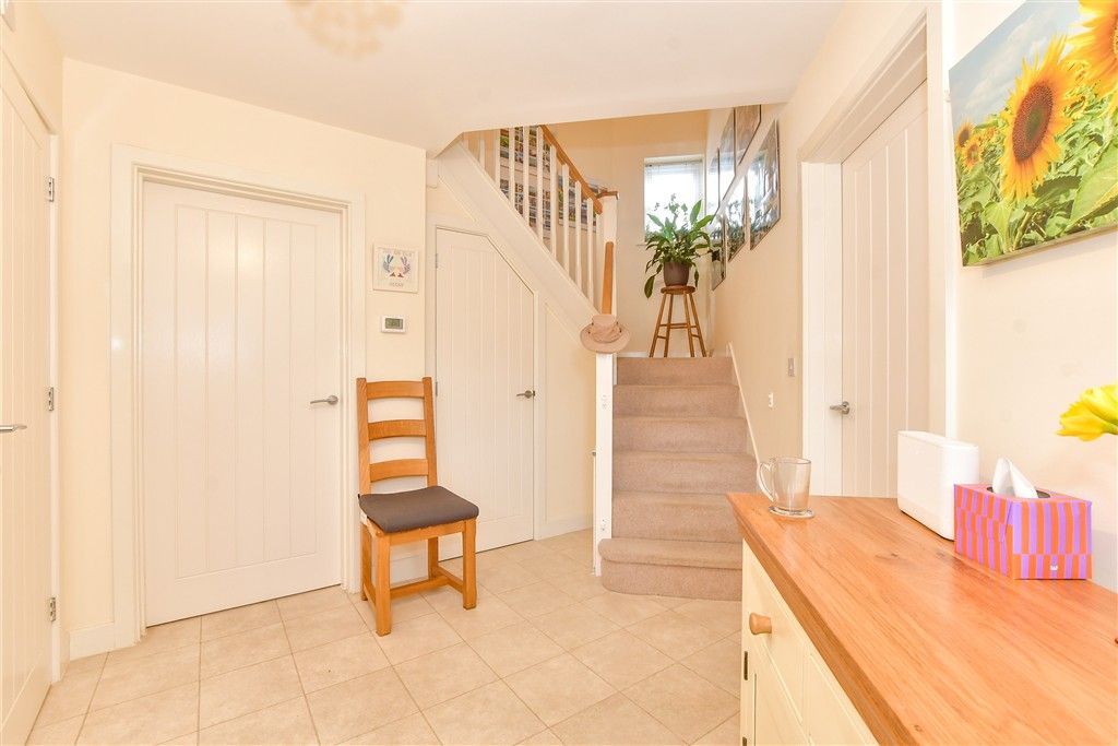 Property photo 2 of 11 Hallway