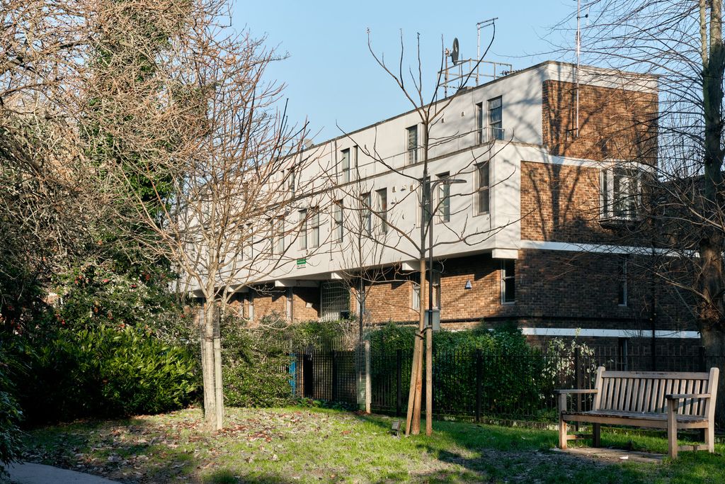 Property photo 2 of 16 53577 - Upperbardseywalk_The Modern House (26).Jpg