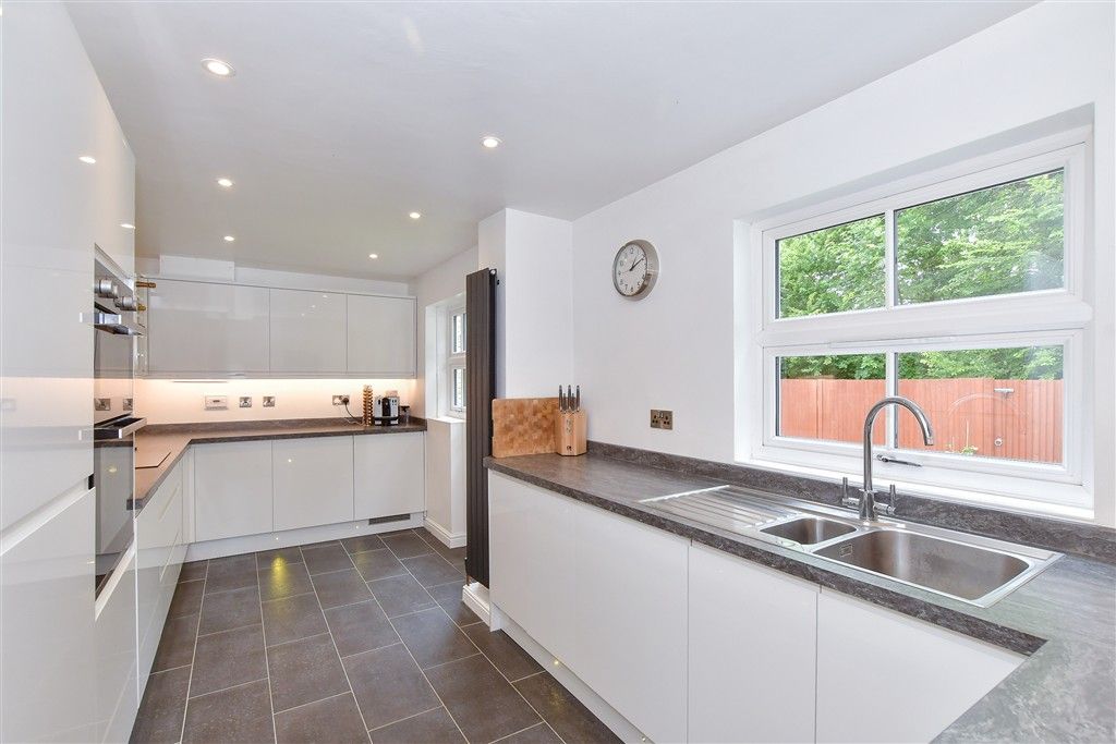 Property photo 2 of 14 Kitchen