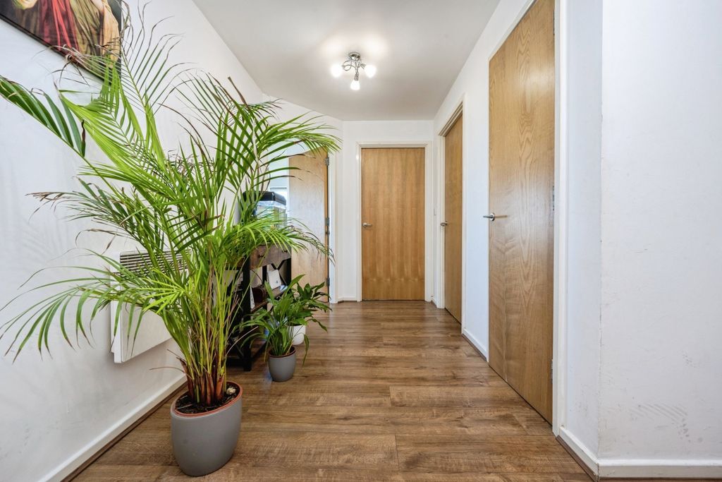 Property photo 2 of 17 Hallway