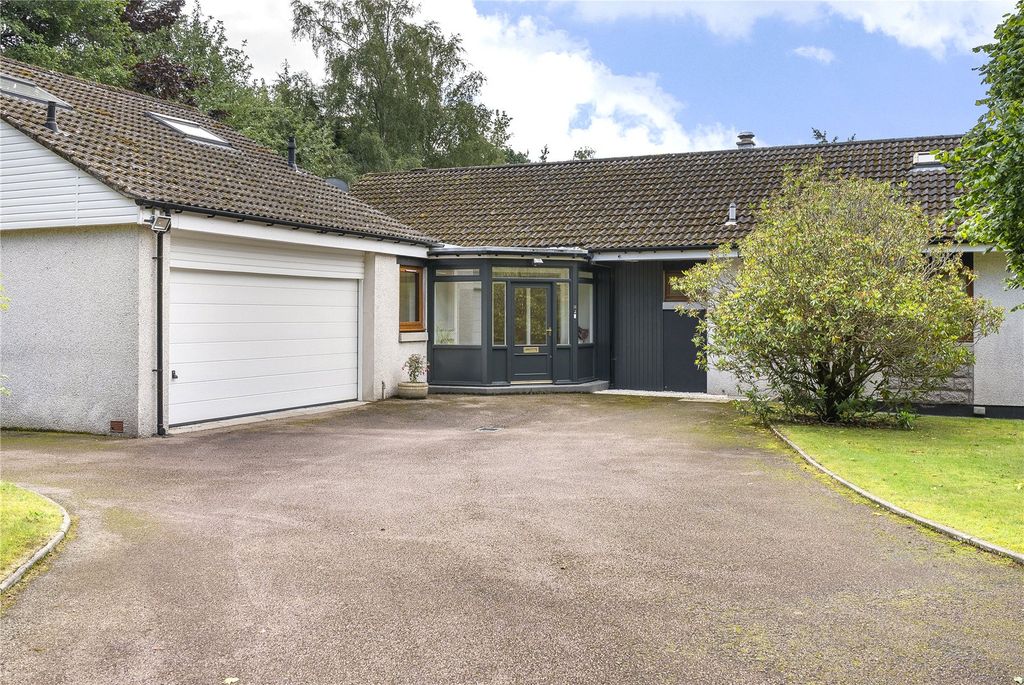 Property photo 3 of 45 Bellenden Walk