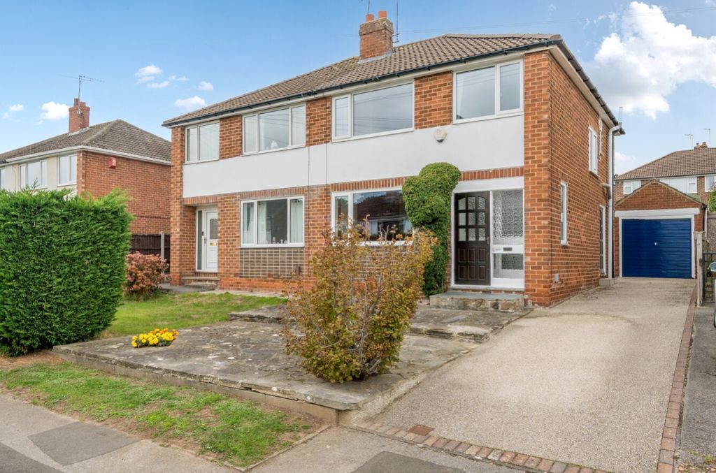 Property photo 1 of 19 Ewemove Harrogate House Front