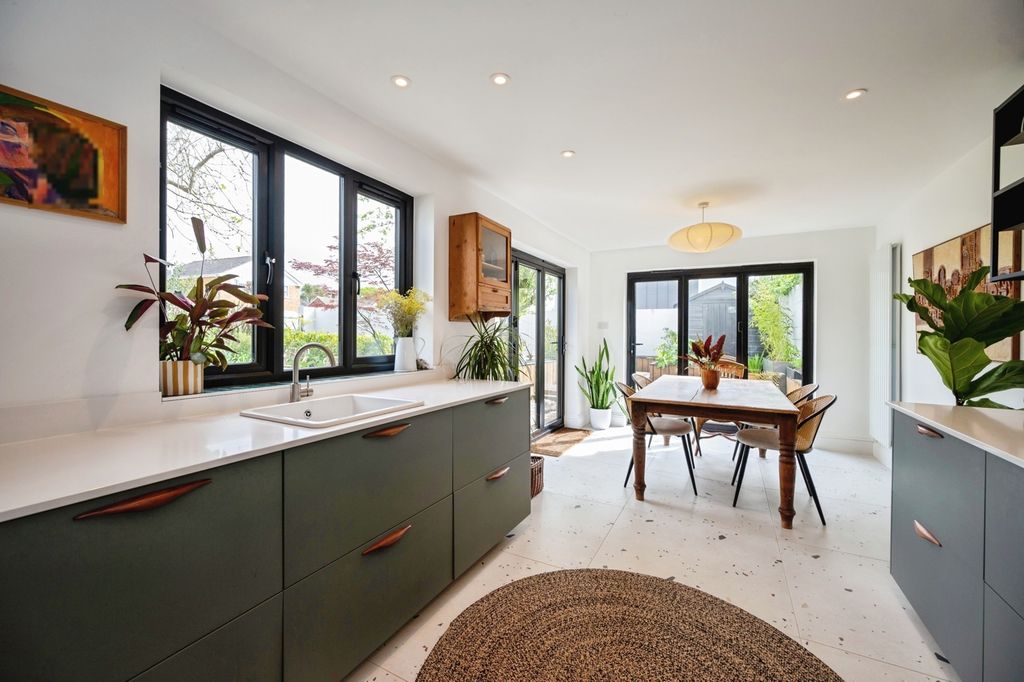 Property photo 3 of 20 Pbox-Img.Jpg