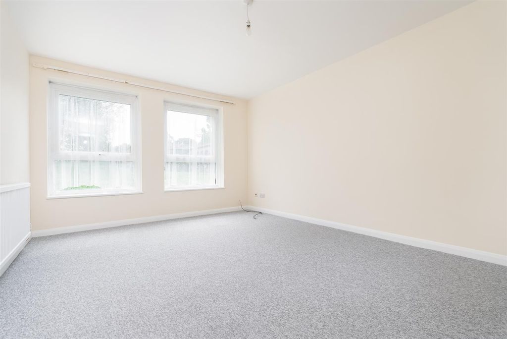 Property photo 3 of 9 Shawfield Court-2.Jpg