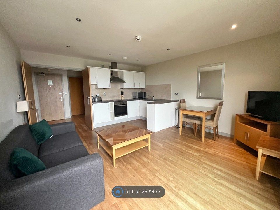 Property photo 1 of 11 Living / Kitchen Area