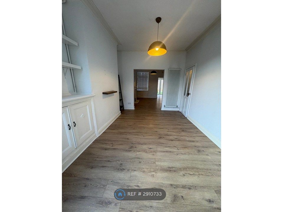 Property photo 3 of 18 Living Room