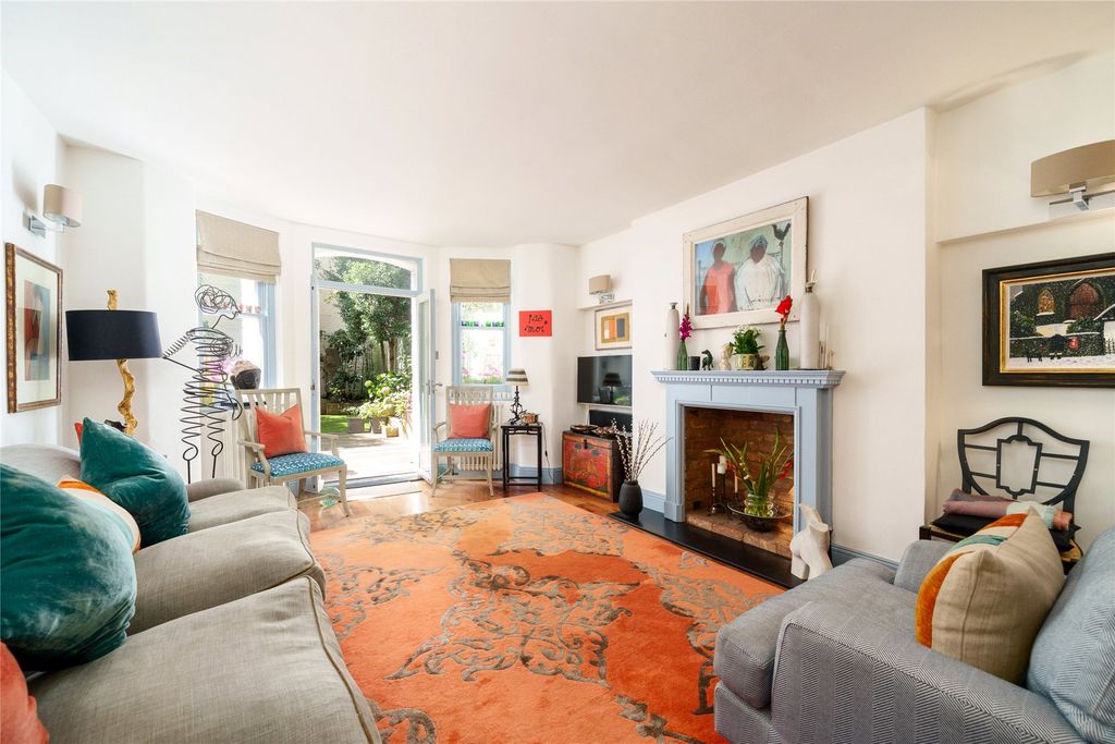 Property photo 3 of 12 Sitting Room