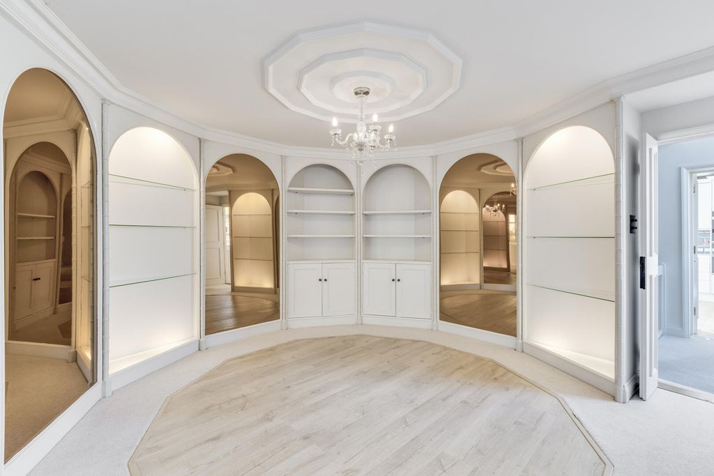 Property photo 3 of 38 Living Room