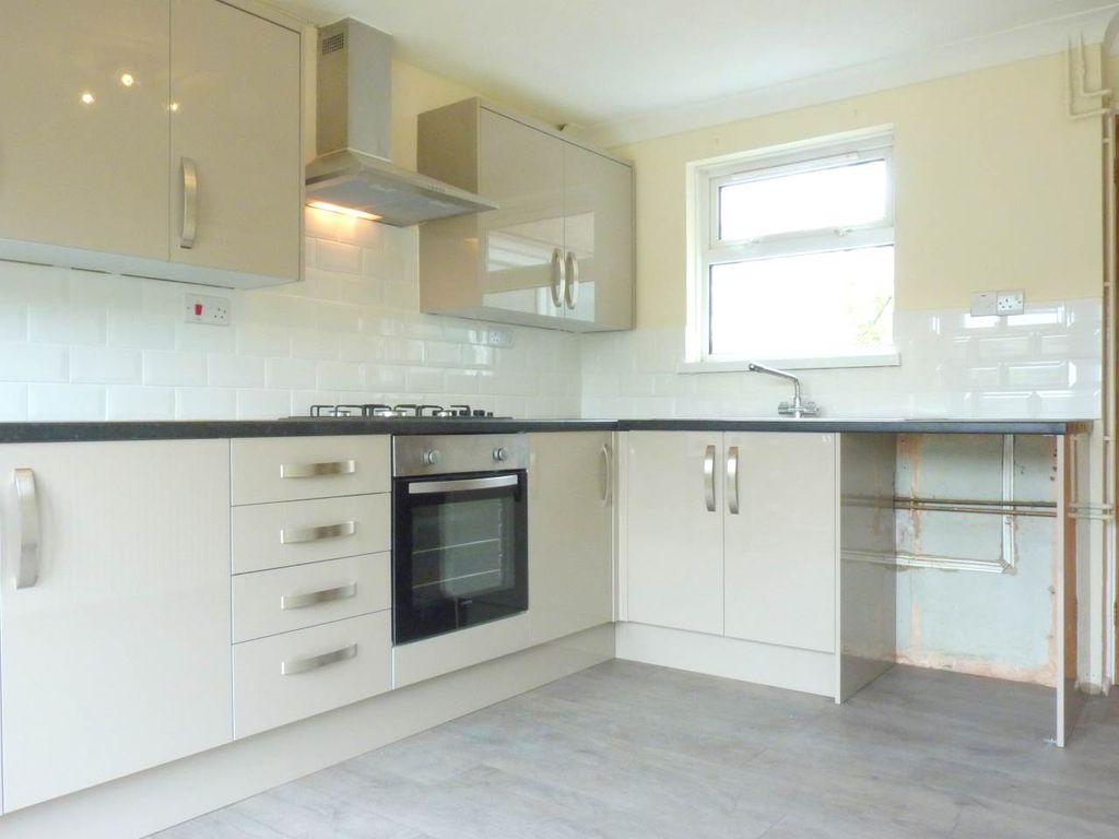 Property photo 3 of 9 Kitchen
