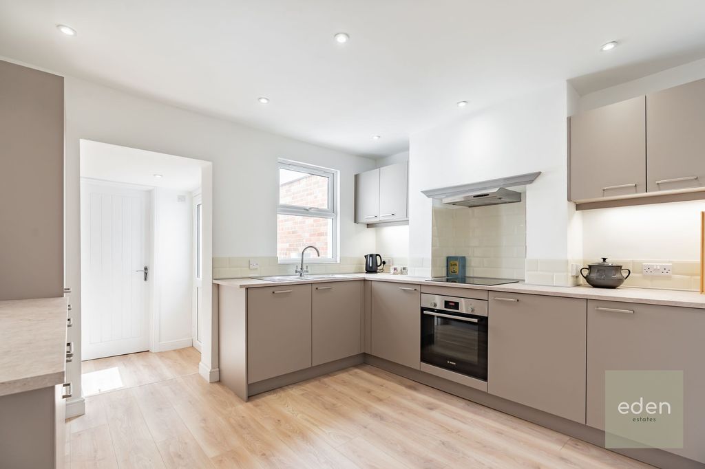 Property photo 3 of 25