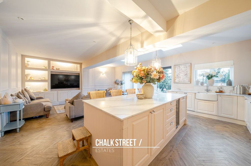 Property photo 2 of 22