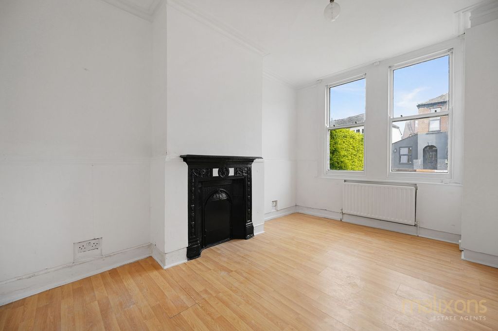 Property photo 2 of 8