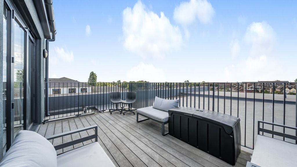 Property photo 2 of 8