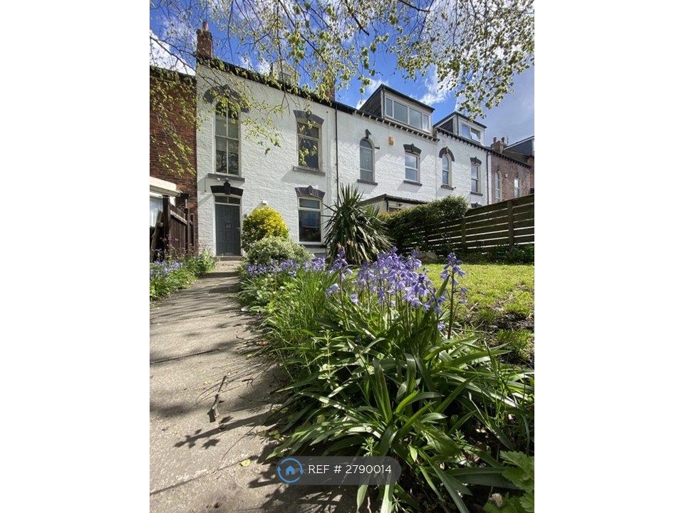 Property photo 1 of 16 Front Garden