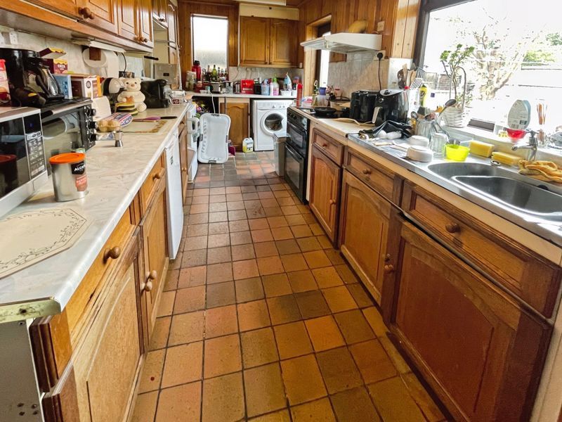 Property photo 3 of 12 Kitchen