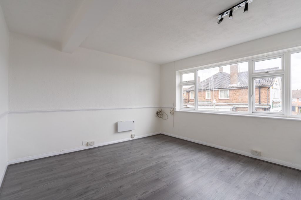 Property photo 3 of 19 5122113