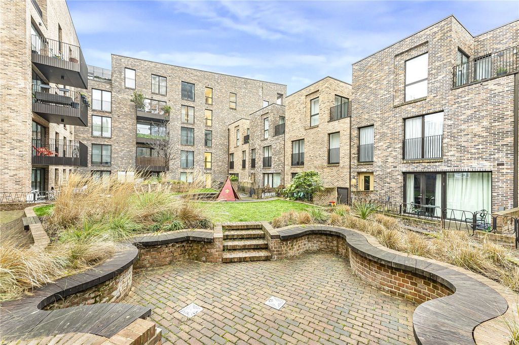 Property photo 3 of 17 Communal Courtyard