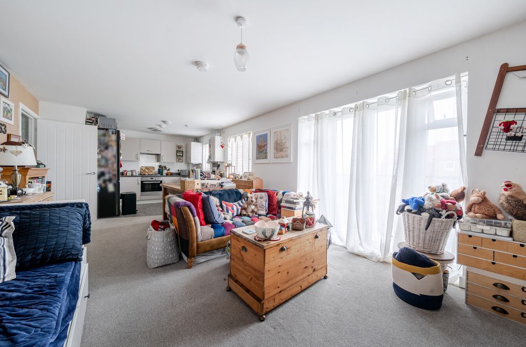 Property photo 3 of 8