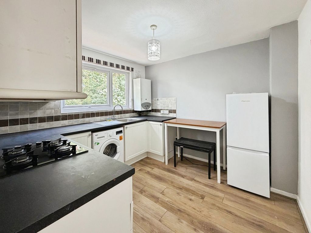 Property photo 3 of 9 Kitchen