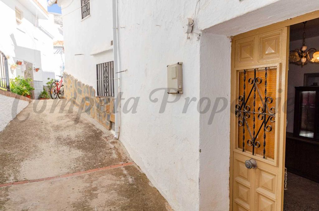 Property photo 2 of 16
