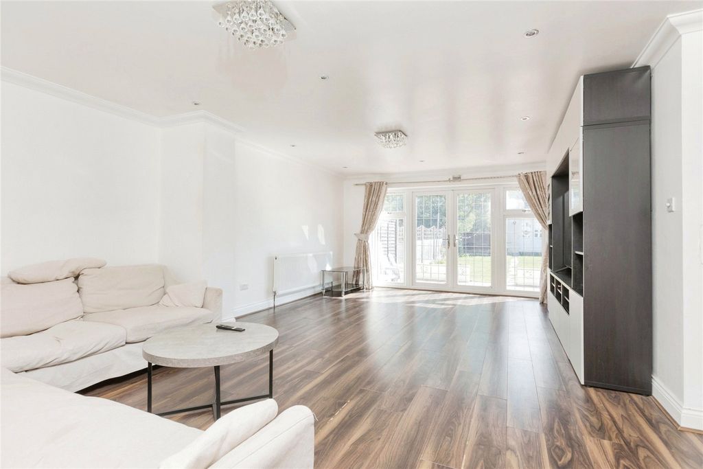 Property photo 3 of 15 Lounge/Diner