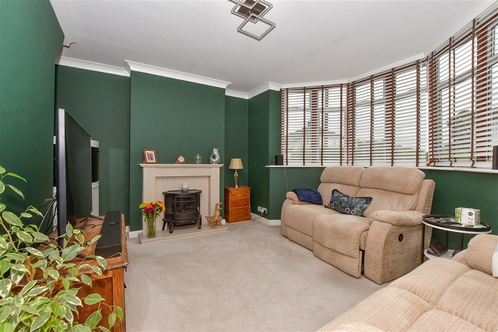 Property photo 1 of 14 Lounge