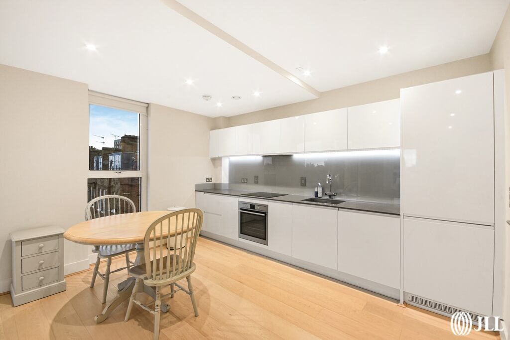 Property photo 3 of 10 Ravilious House