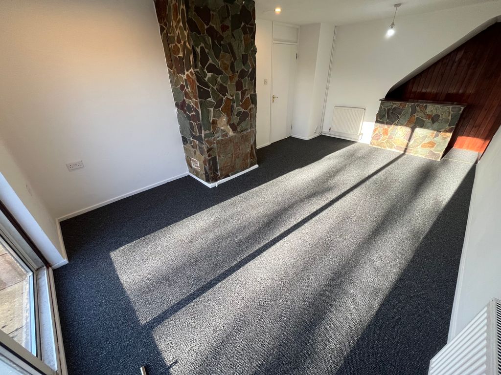 Property photo 2 of 13 Image