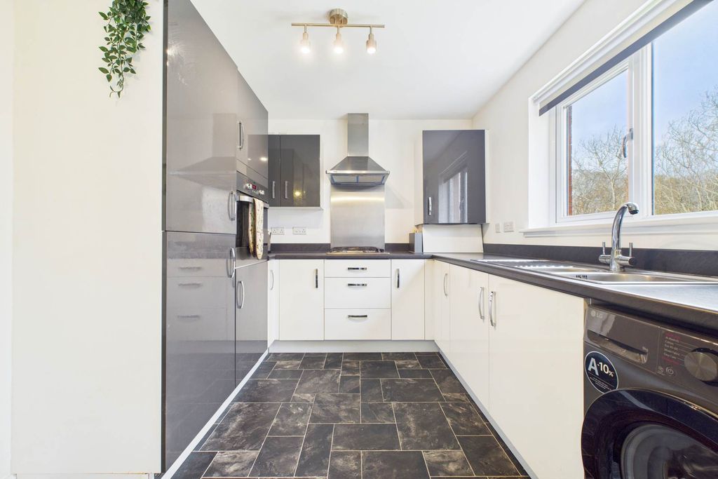 Property photo 3 of 24